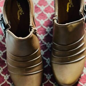 Easy Street Comfort Wave ankle boots